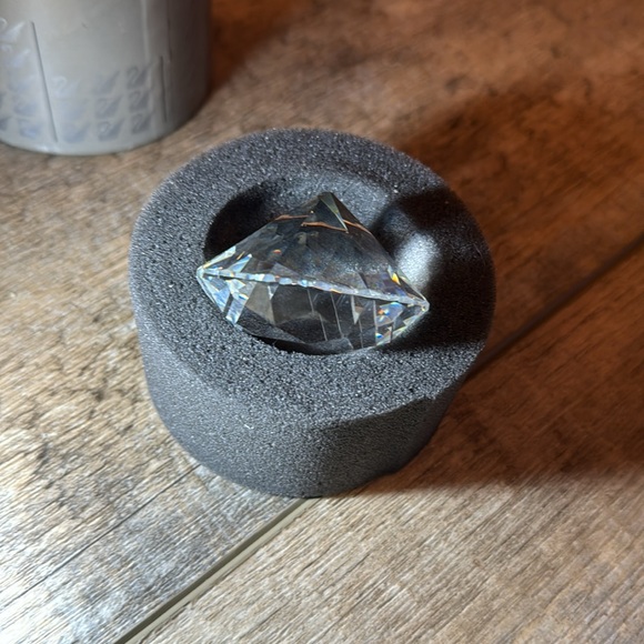 Swarovski crystal in a diamond shape - Picture 5 of 5